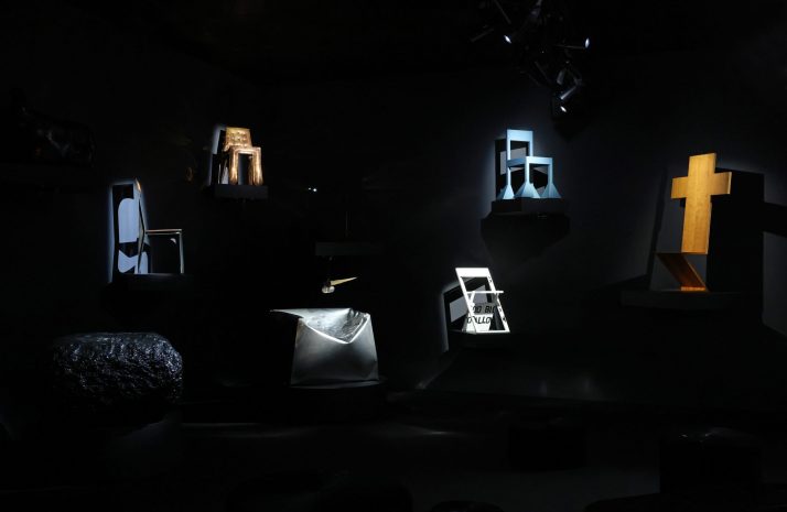 Robert Wilson, A Chair and You | The exhibition at MUDAC Lausanne | © Lucie Jansch Performing arts and set design magazine